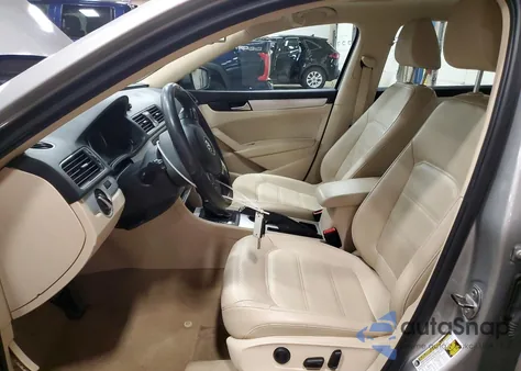 2013 Volkswagen Passat Se z USA, uszkodzony, nr VIN 1VWBP7A30DC062294